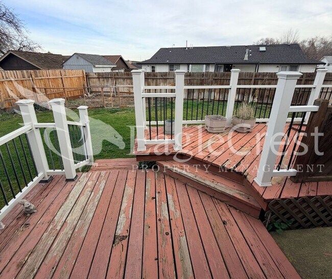 Building Photo - Thoughtfully Designed 3 Bedroom 2 bathroom Home with Open Kitchen and Private Deck