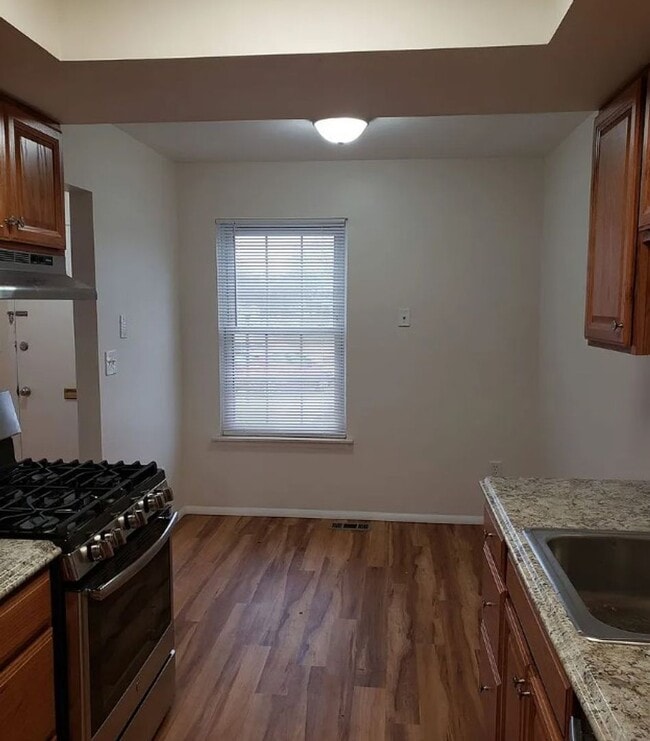 Building Photo - $2,175 Chapel Hill Condo For Rent
