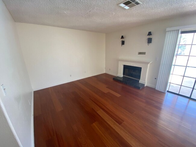 Building Photo - Wonderful 4 bed/2.5 bath home located on t...