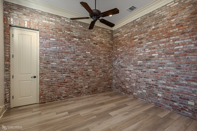 Building Photo - 322 Paris Pl