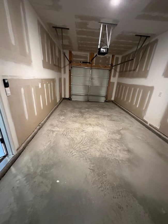 Building Photo - Graham