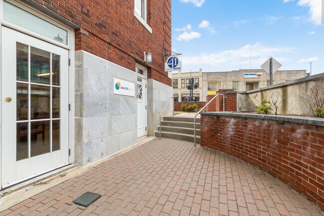 Building Photo - 41 N Main St