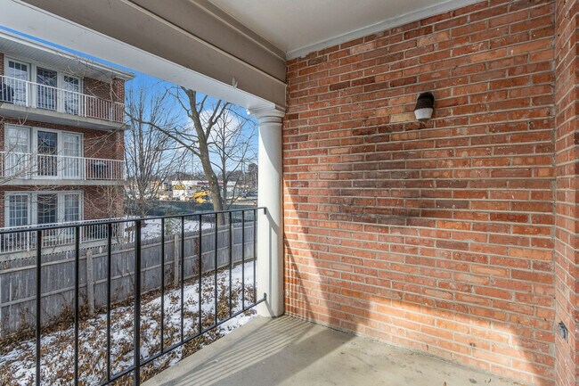 Building Photo - 520 Shorely Dr