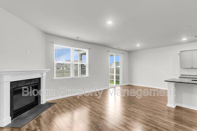 Building Photo - 227 Shortmarsh St