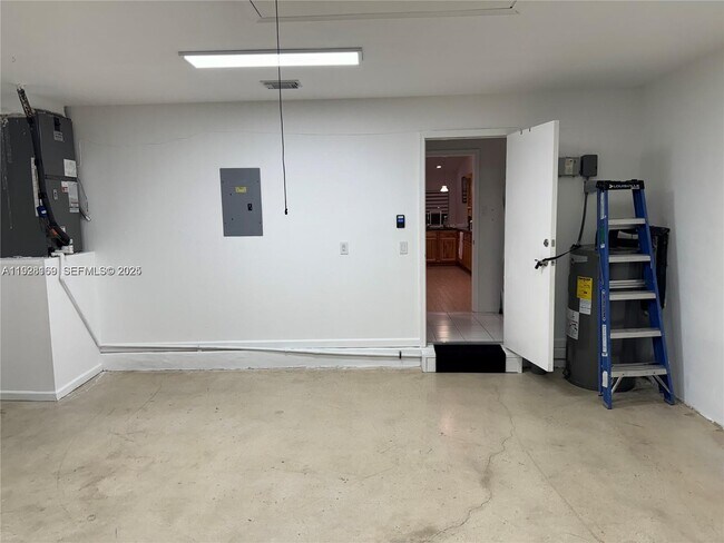 Building Photo - 8965 SW 59th Ct