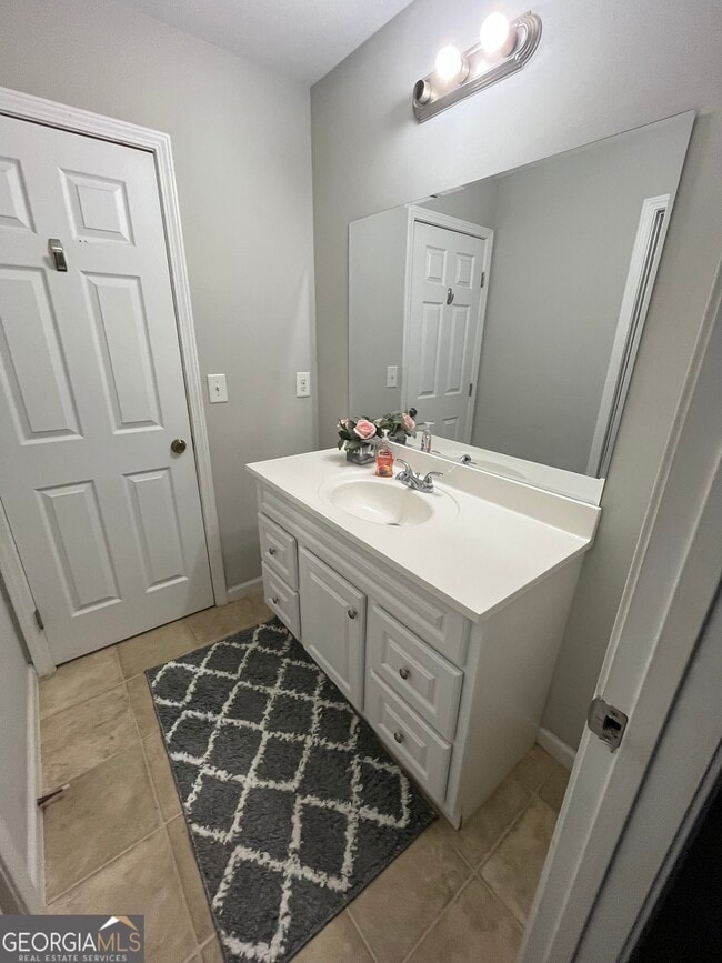 Building Photo - 500 Tulip Ln