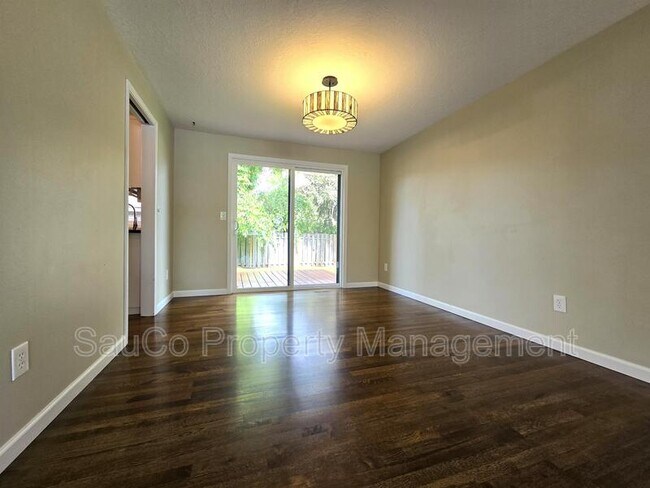 Building Photo - 20365 NW Quail Hollow Dr