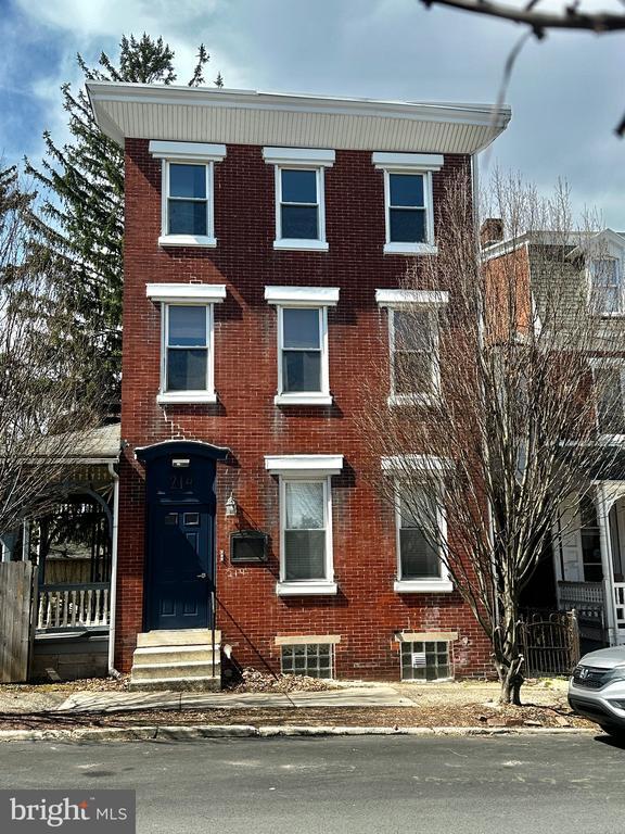 Building Photo - 214 Gay St