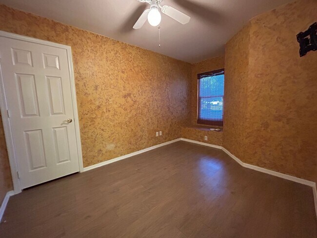 Building Photo - Unique 4 Bedroom, 2 Bathroom with 2 Car Garage