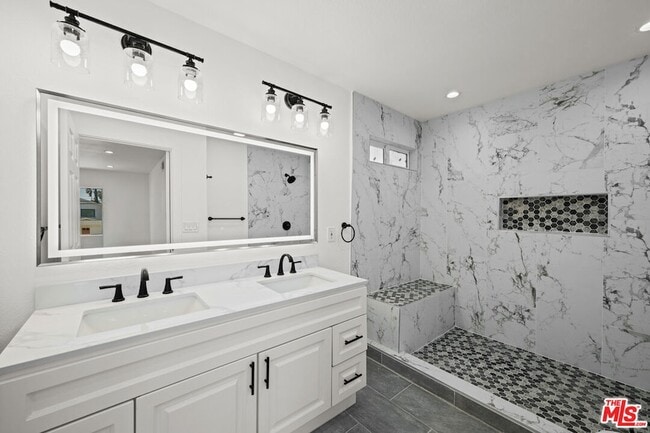 Building Photo - 6257 Lindley Ave