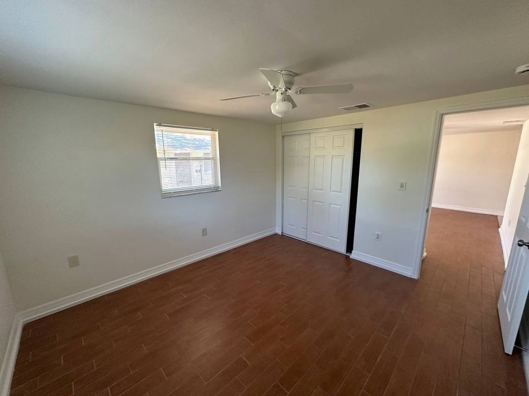 Building Photo - 453 90th Ave N