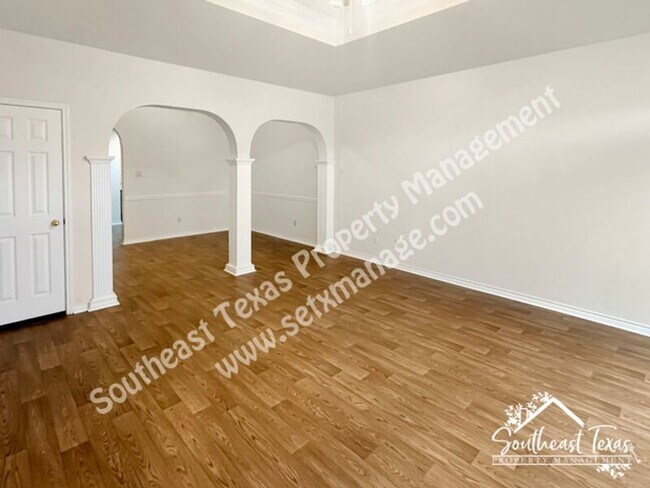 Building Photo - 30 Stephens Ln