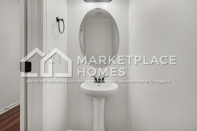 Building Photo - 6027 Oak Bend Ct