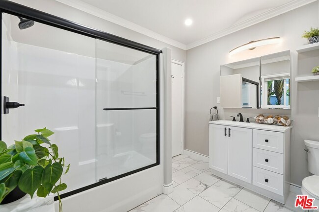 Building Photo - 15040 Hamlin St