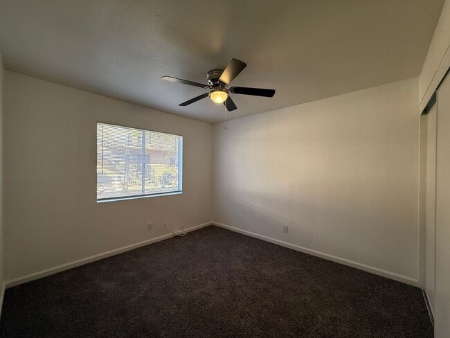 Building Photo - Palmdale 2 Bedroom