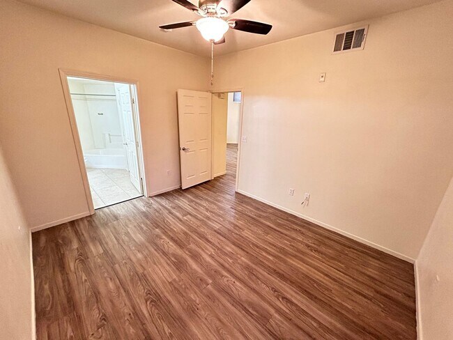 Building Photo - 7143 S Durango Dr