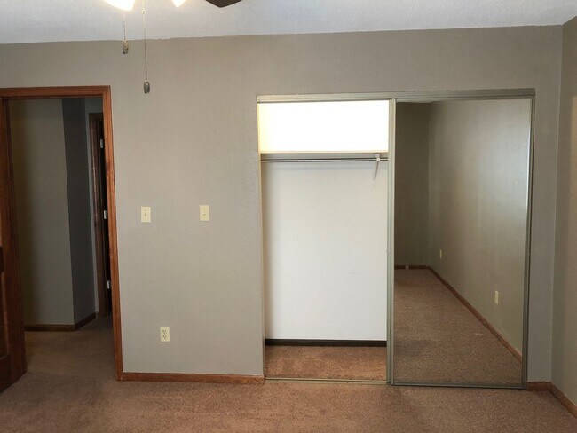 Building Photo - 4Bed/3Bath, Ranch-Style Home in Wooded Area