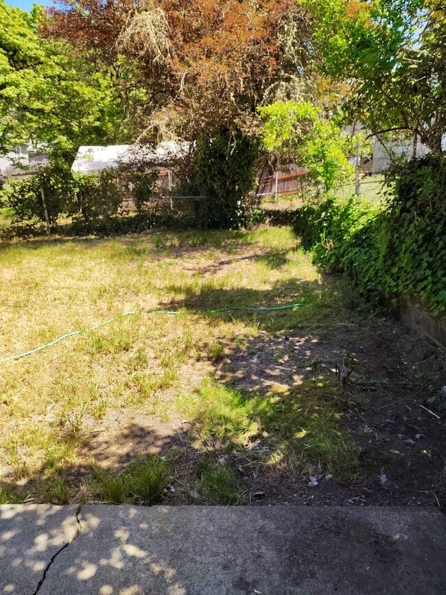 Building Photo - Great 2-bedroom home close to downtown