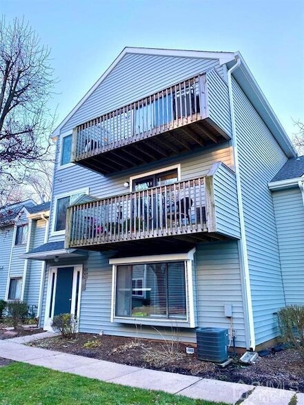 Building Photo - 165 Essex Ave