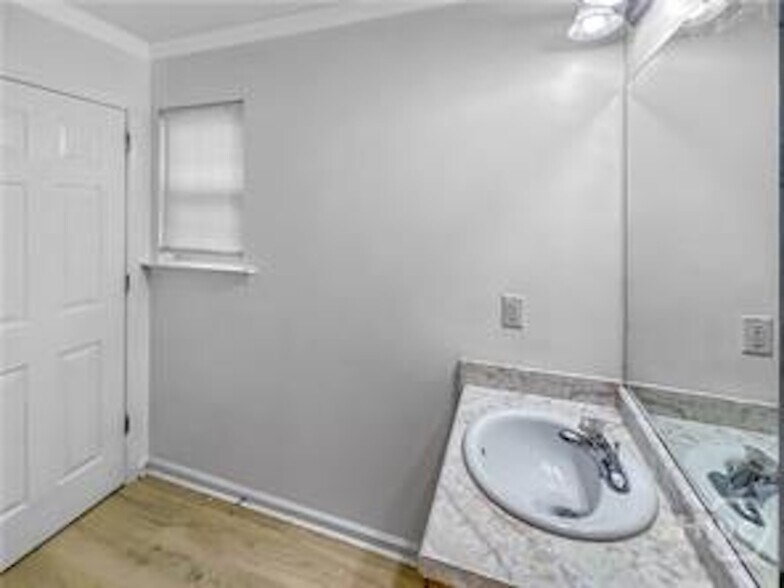 Building Photo - 3 Redding Ct