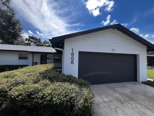 Building Photo - 1606 Overlake Ave