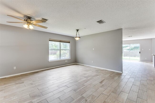 Building Photo - 2200 Milan Dr