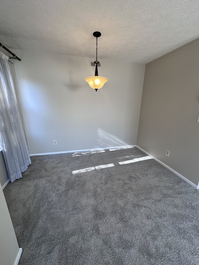 Building Photo - 1155 Charter Oak Ln