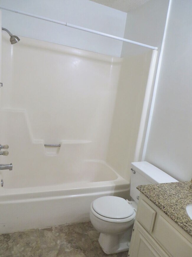 Building Photo - 2 Bedroom 2 Bathroom Georgetown Duplex