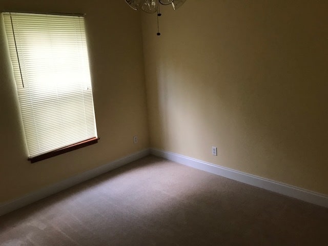 Building Photo - Maryville, 4 bedroom home with fireplace