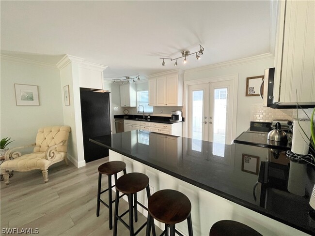 Building Photo - 905 13th St N