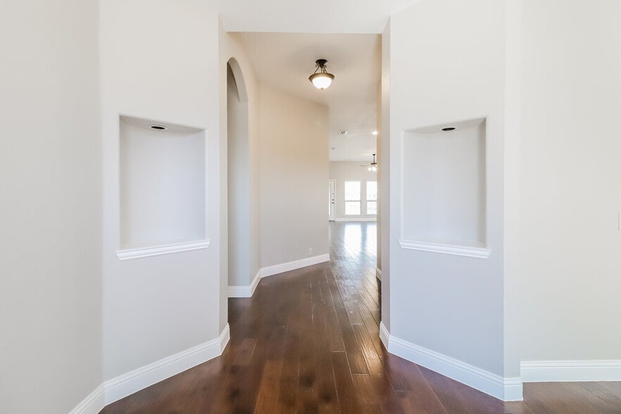 Building Photo - 429 Calvert Dr