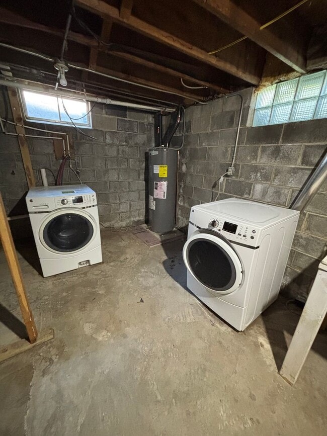 Building Photo - Fully Remodeled 3 Bed/1 Bath Home with Fenced Yard and 2-Car Garage!