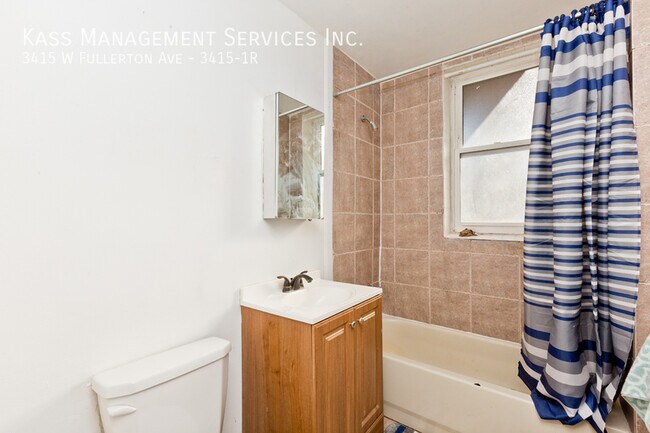 Building Photo - Logan Square 2 Bed, SS Appliances/Dishwash...
