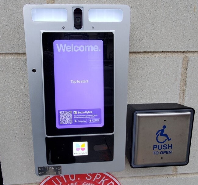 Building Photo - 3322 N Halsted St