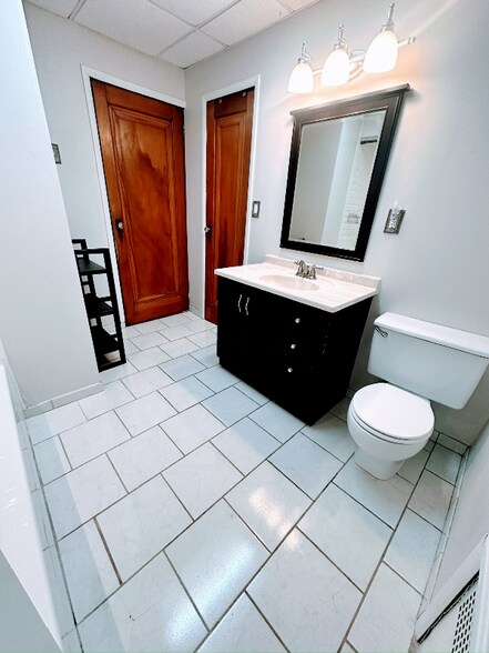 Building Photo - 863 N Rebecca Ave