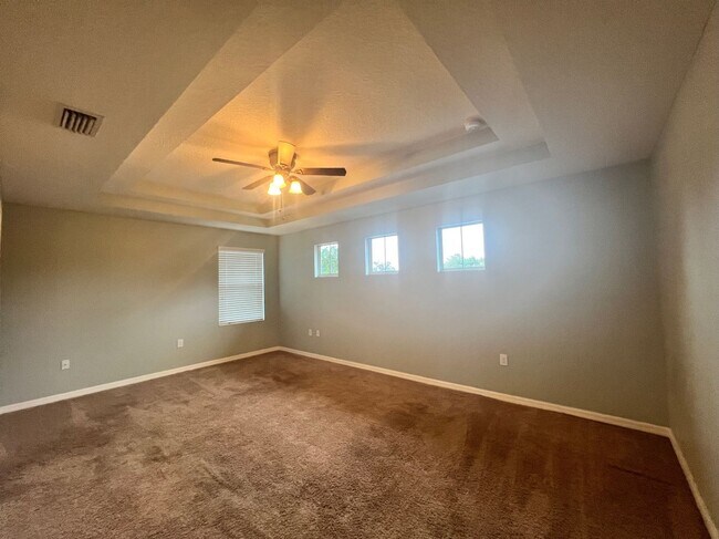 Building Photo - 4/3/2 HOME IN EDINA GARDEN OF EDEN