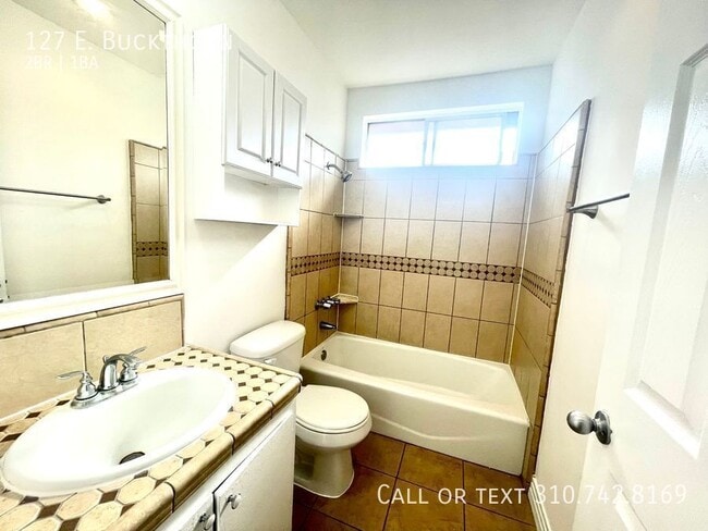 Building Photo - 127 E. Buckthorn-