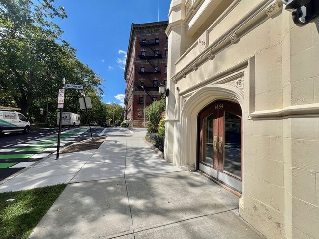 Building Photo - 1450 Beacon St
