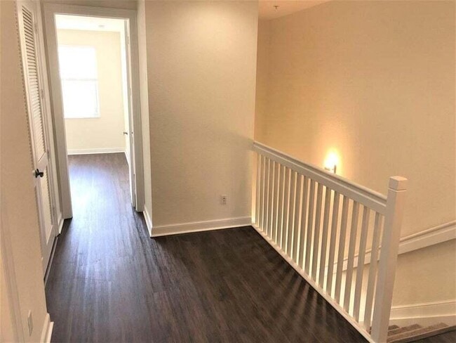 Building Photo - 433 Amador Ln