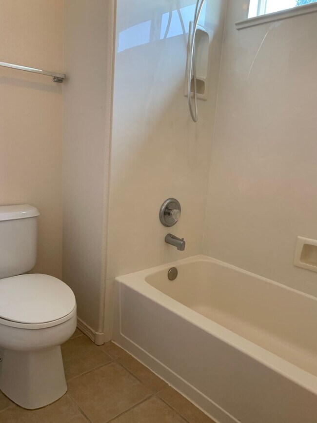 Building Photo - Magnificent 4 Bedroom, 2.5 Bath in Rio Rancho!