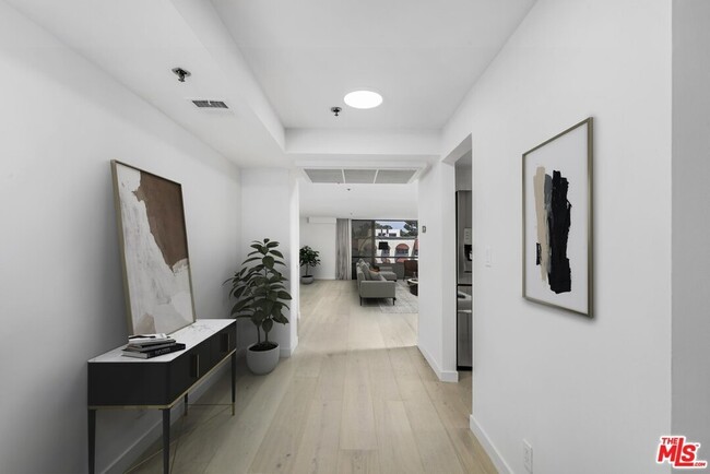 Building Photo - 10660 Wilshire Blvd