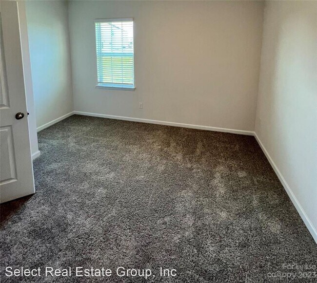 Building Photo - 5 br, 3 bath House - 106 Meadow View Drive