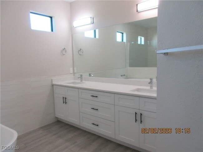 Building Photo - 208 NW 6th St