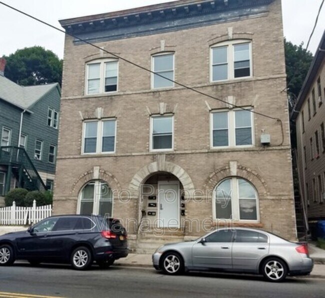 Primary Photo - 815 E Main St