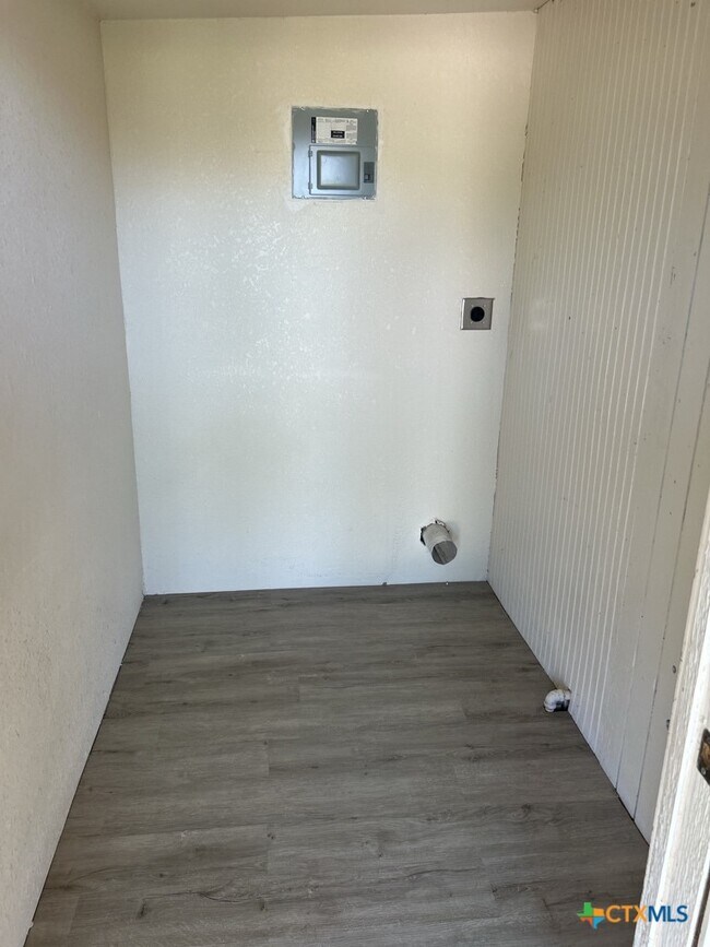 Building Photo - 912 Southside Dr