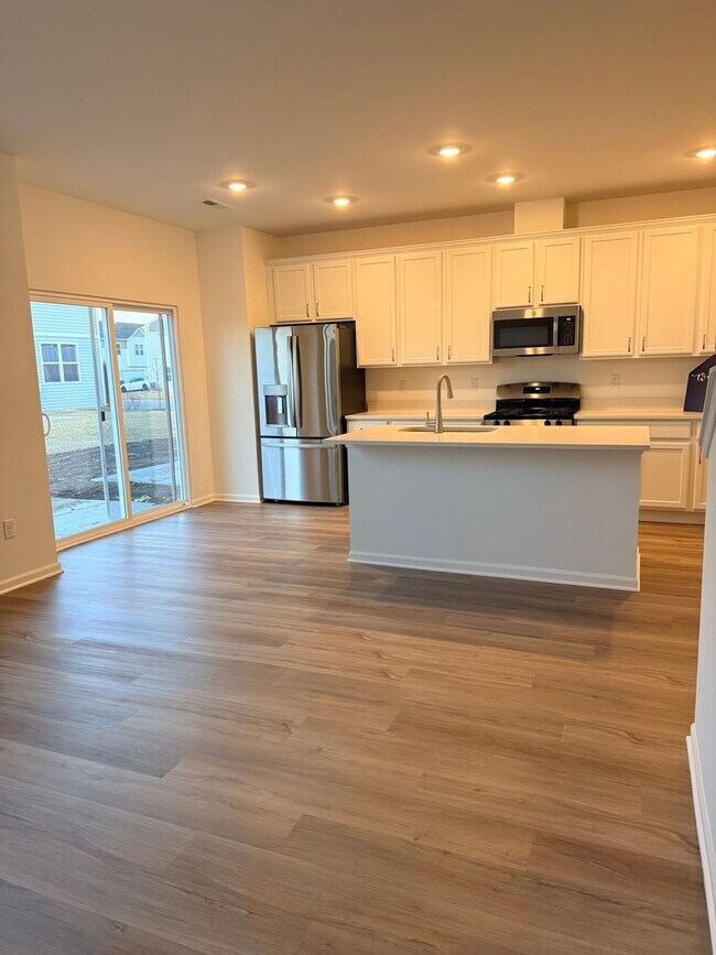 Building Photo - 324 Kingsport Dr