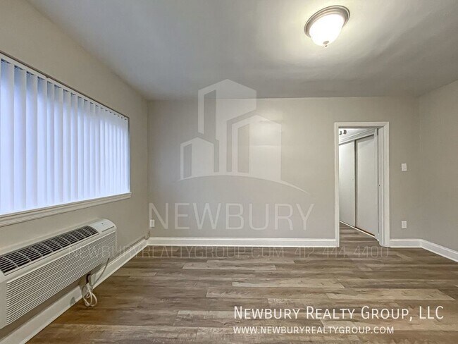Building Photo - Cozy 2 Bedroom Available Now!