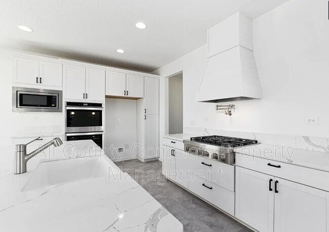 Building Photo - 374 Ness Cir