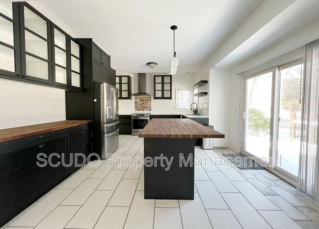 Building Photo - 15610 Outlook St