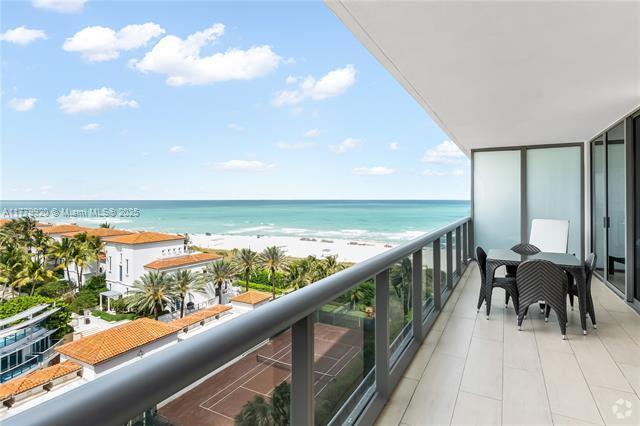 Building Photo - 5875 Collins Ave
